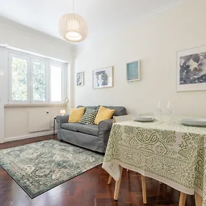 Apartment Casa Do Largo - Cozy In The Center & With Ac, Lisbon